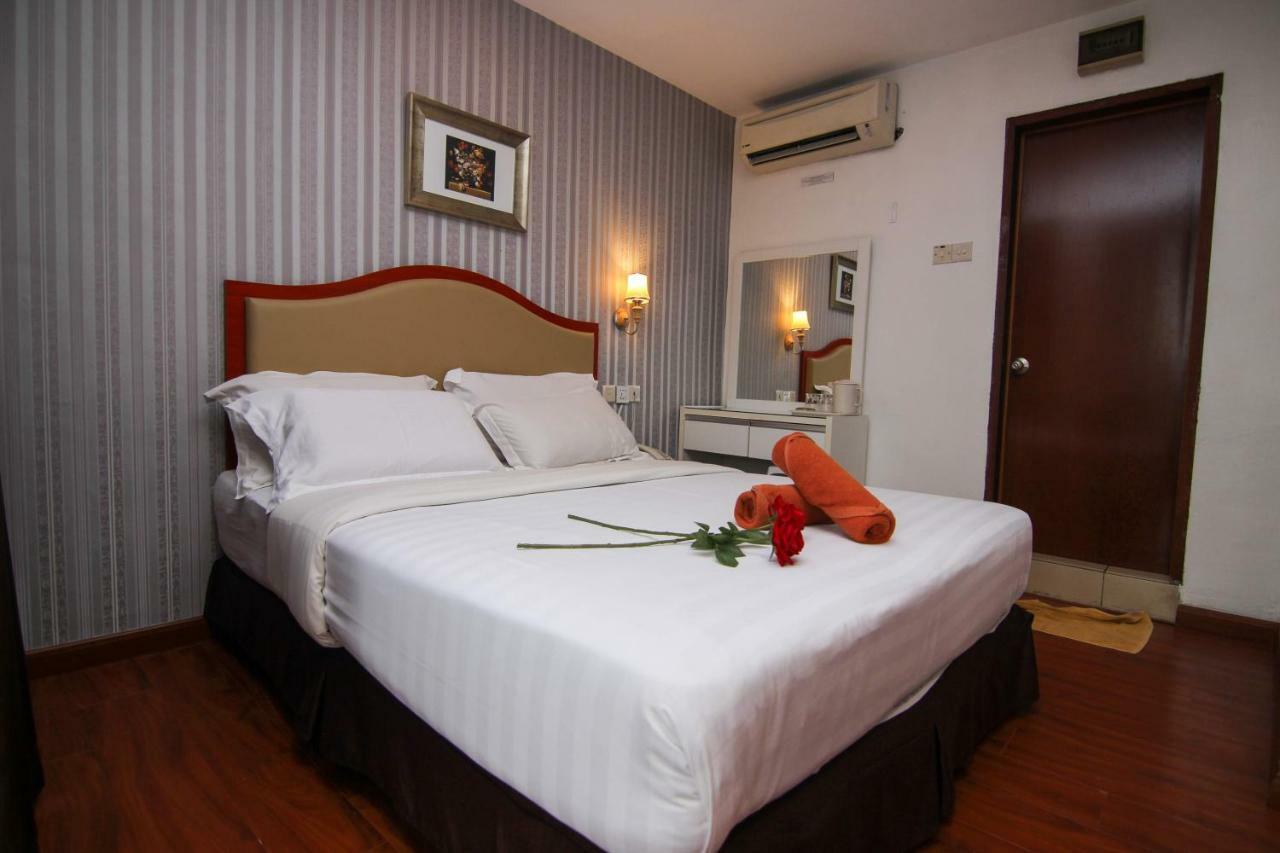 Rose Cottage Hotel Taman Nusa Bestari 2 Секудаи Экстерьер фото